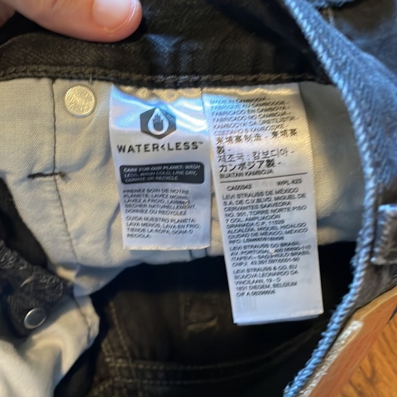 Black denim Levi’s 501 cutoff shorts - Picture 9 of 9